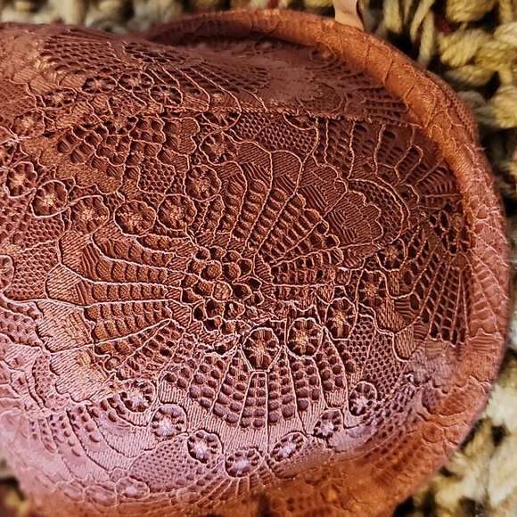 Victoria Secret demi front clasping razor back 32 DDD bra. - Picture 4 of 8